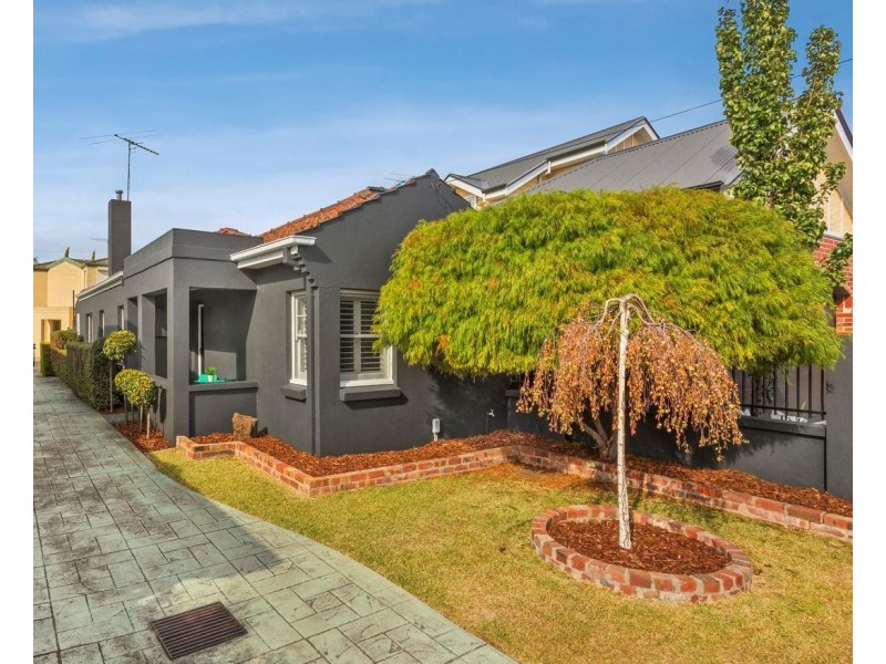 1/4 Gilbertson Street, Essendon VIC 3040