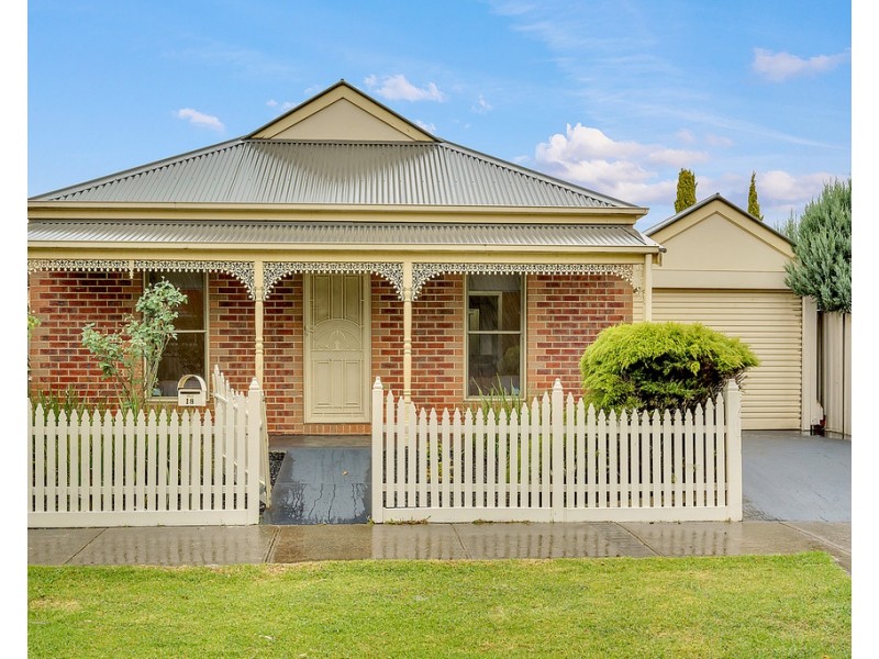 18 Stoneleigh Place, Craigieburn VIC 3064