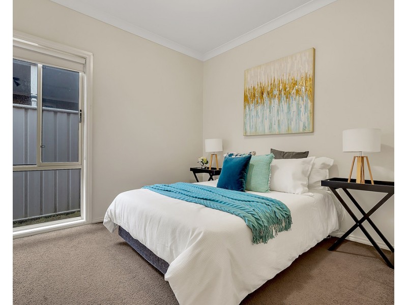 18 Stoneleigh Place, Craigieburn VIC 3064
