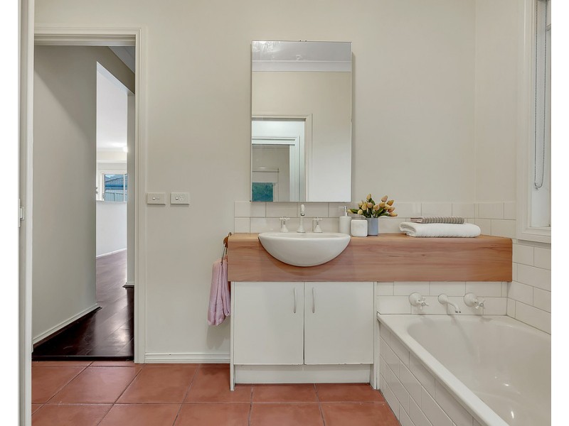 18 Stoneleigh Place, Craigieburn VIC 3064