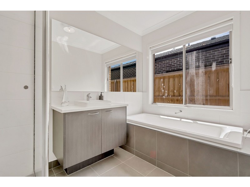 39 Greaves Crescent, Kalkallo VIC 3064