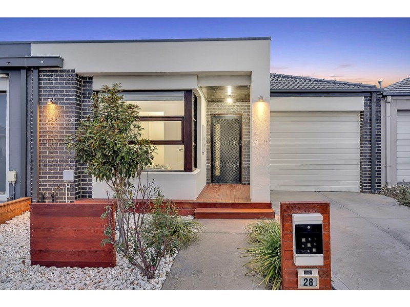 28 Hollington Drive, Mickleham VIC 3064
