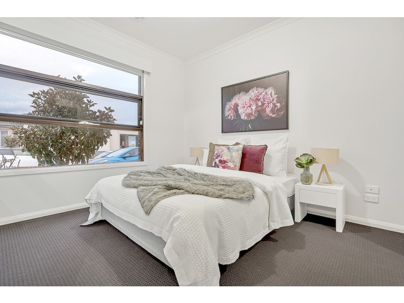 28 Hollington Drive, Mickleham VIC 3064