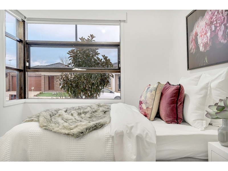 28 Hollington Drive, Mickleham VIC 3064