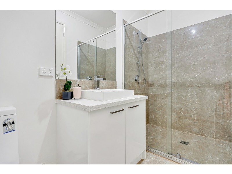 28 Hollington Drive, Mickleham VIC 3064