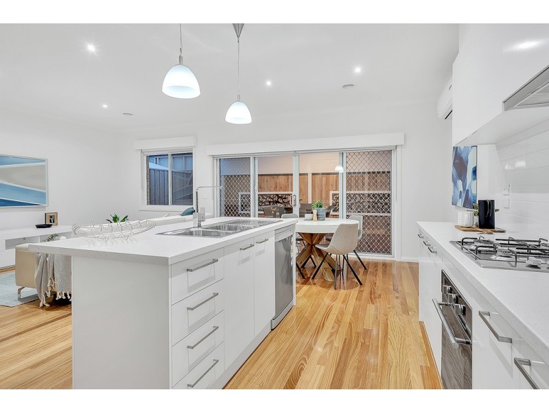 28 Hollington Drive, Mickleham VIC 3064