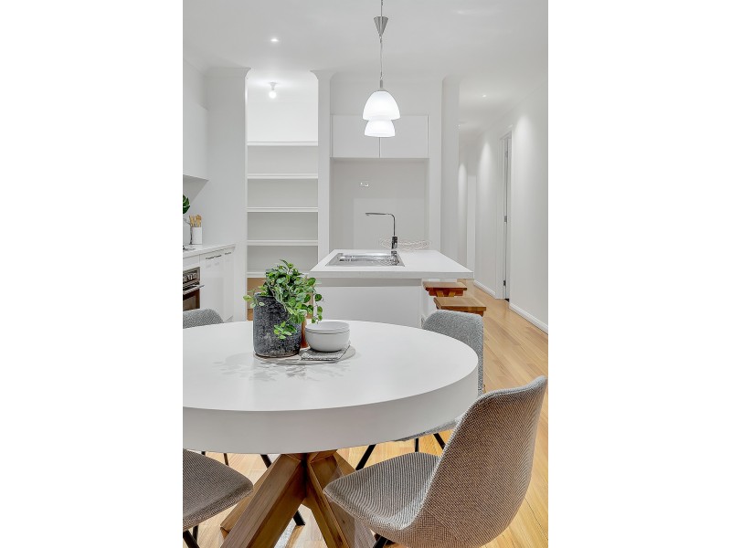 28 Hollington Drive, Mickleham VIC 3064