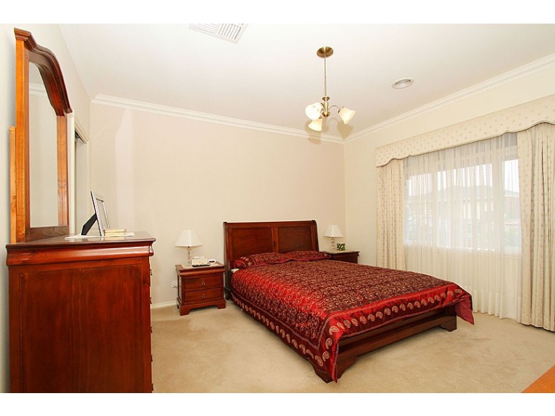 1 Swinburne Close, Craigieburn VIC 3064