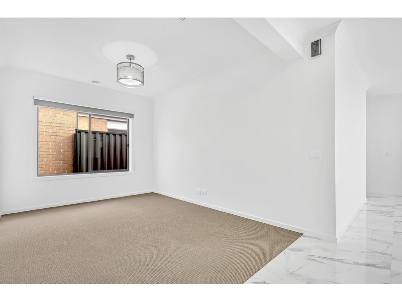 18 Kangaroo Road, Craigieburn VIC 3064