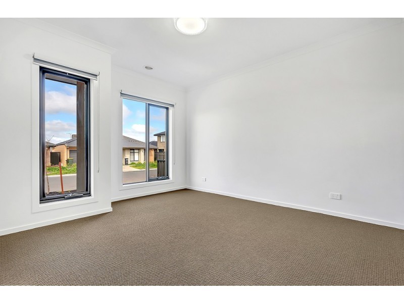 18 Kangaroo Road, Craigieburn VIC 3064