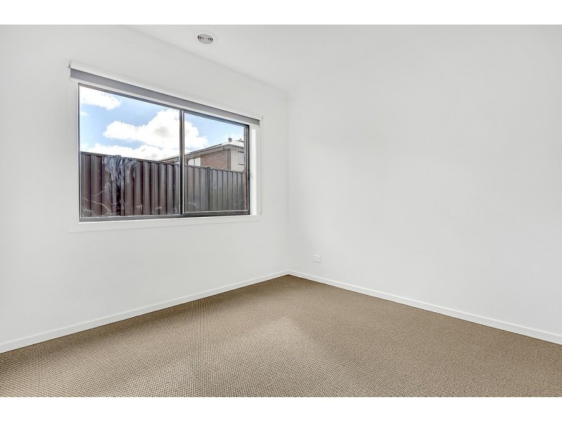 18 Kangaroo Road, Craigieburn VIC 3064