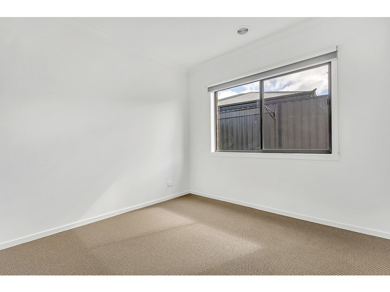 18 Kangaroo Road, Craigieburn VIC 3064