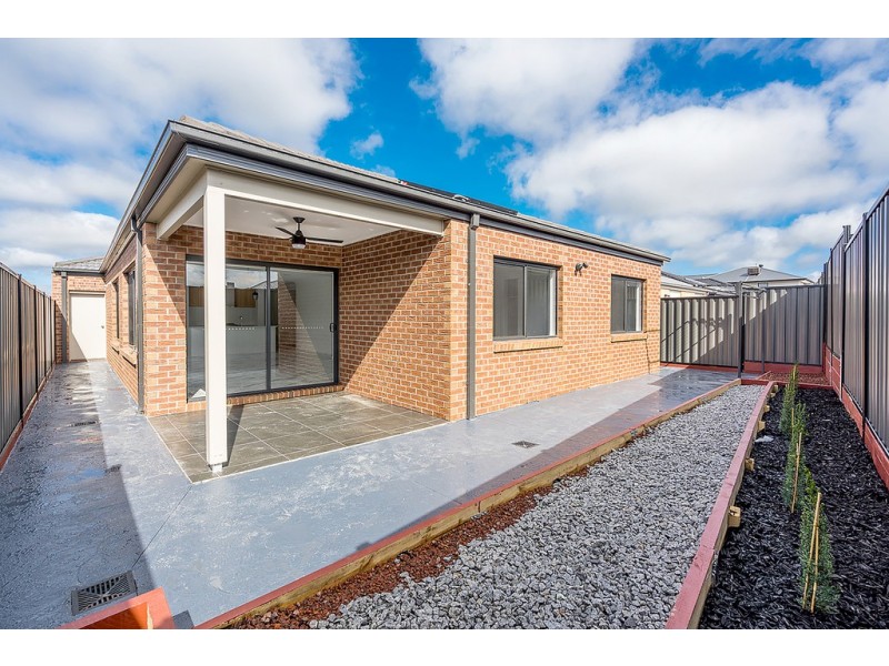 18 Kangaroo Road, Craigieburn VIC 3064