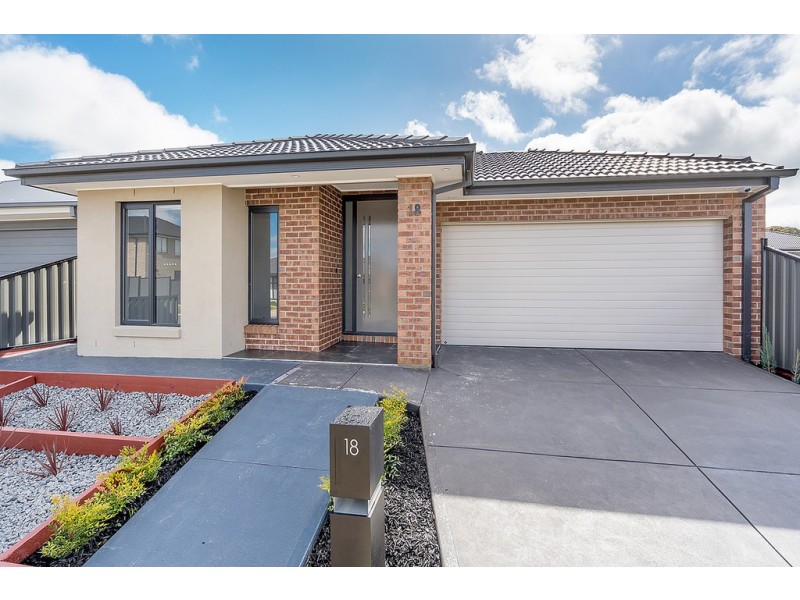18 Kangaroo Road, Craigieburn VIC 3064
