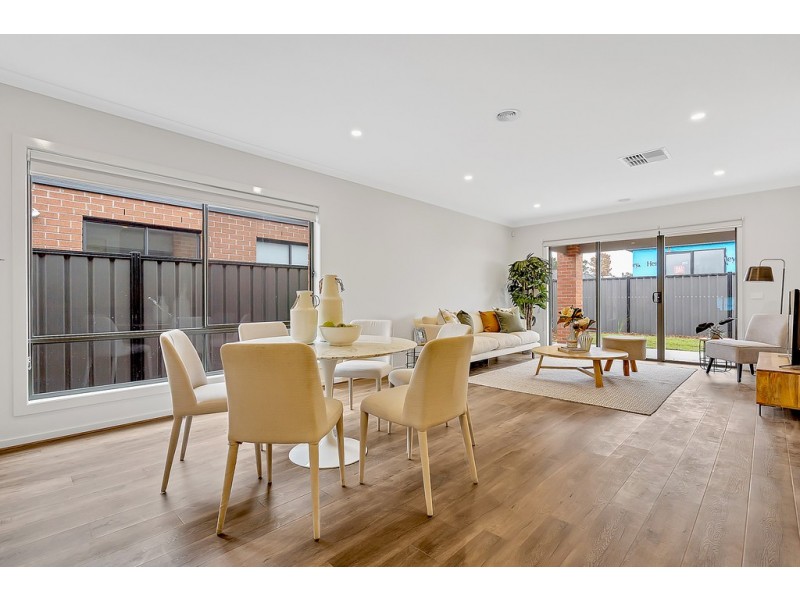 8 Daybreak Vista, Craigieburn VIC 3064