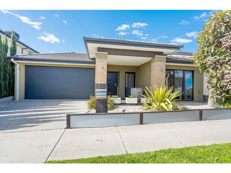 12 Clopton Rise, Craigieburn VIC 3064