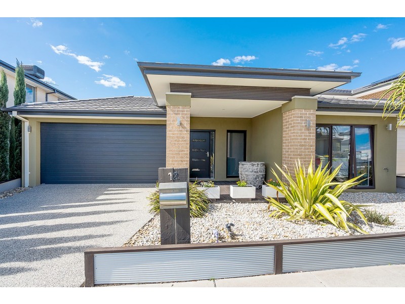 12 Clopton Rise, Craigieburn VIC 3064