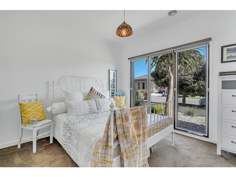 12 Clopton Rise, Craigieburn VIC 3064