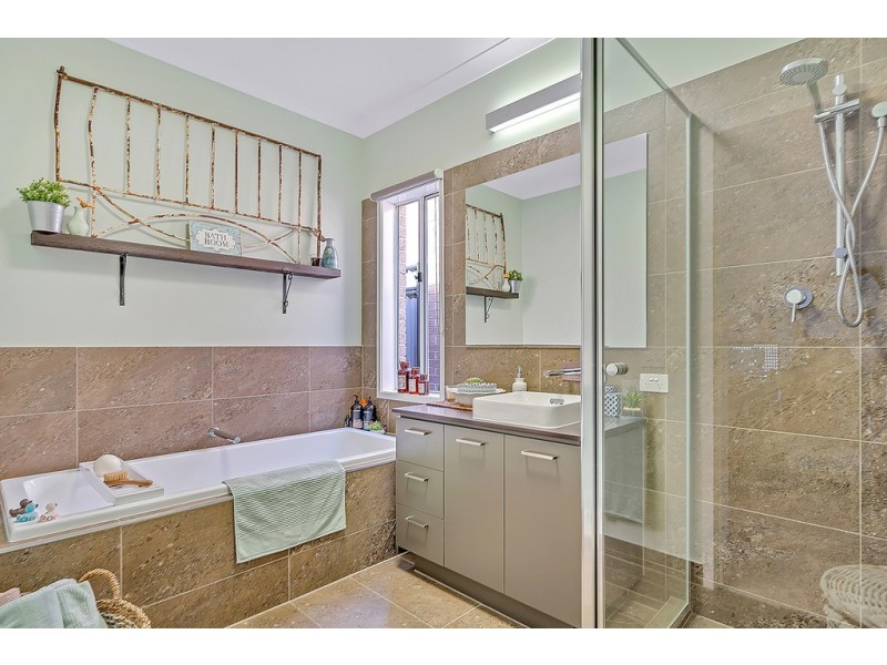 12 Clopton Rise, Craigieburn VIC 3064