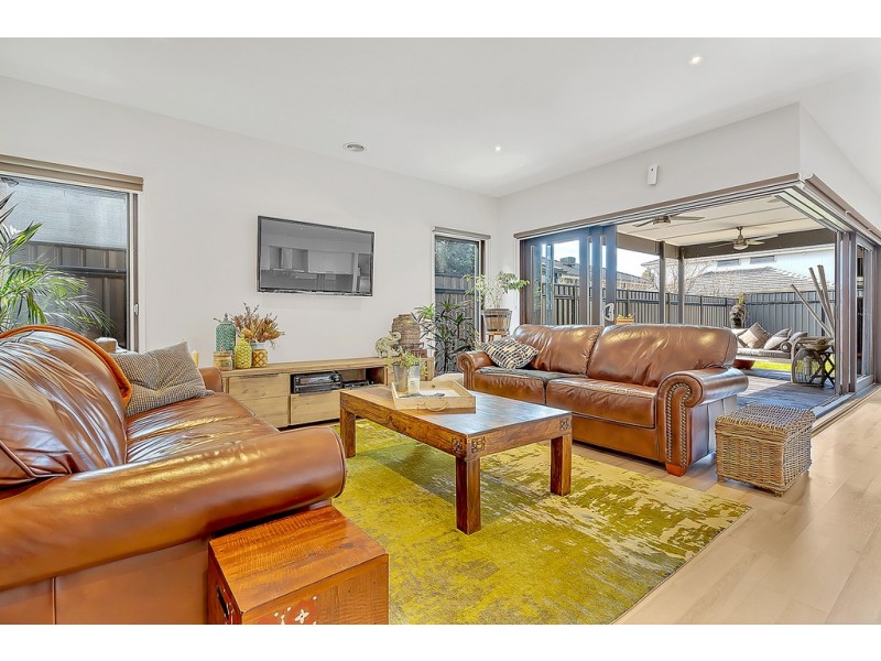 12 Clopton Rise, Craigieburn VIC 3064