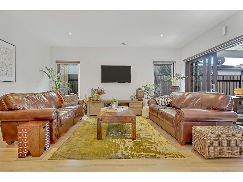 12 Clopton Rise, Craigieburn VIC 3064