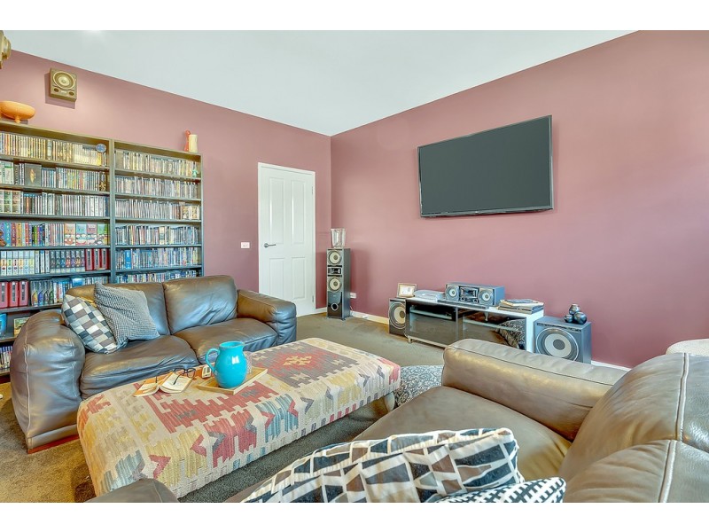 12 Clopton Rise, Craigieburn VIC 3064