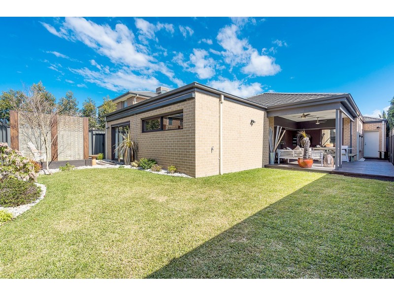 12 Clopton Rise, Craigieburn VIC 3064