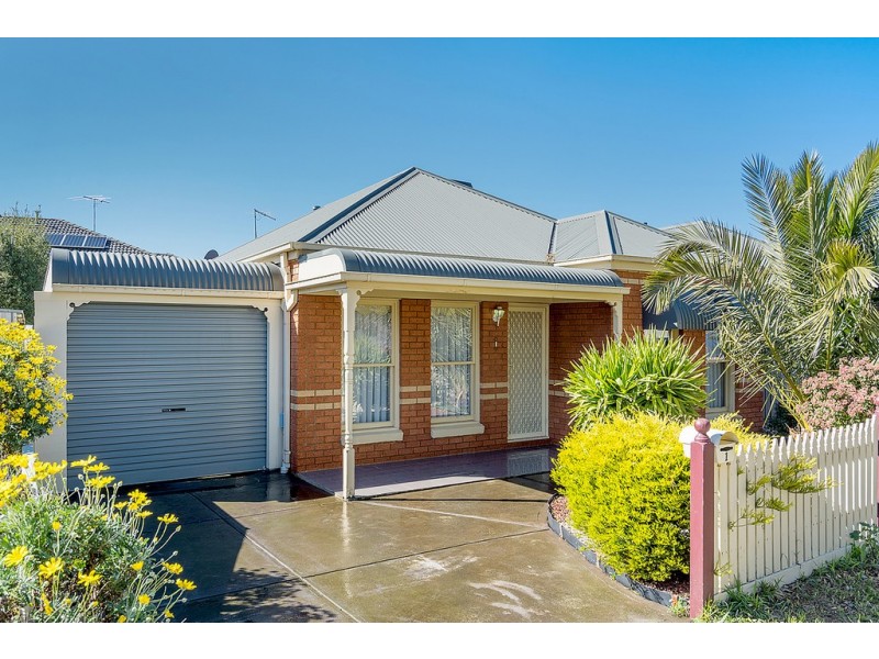 1 Woodlea Crescent, Craigieburn VIC 3064