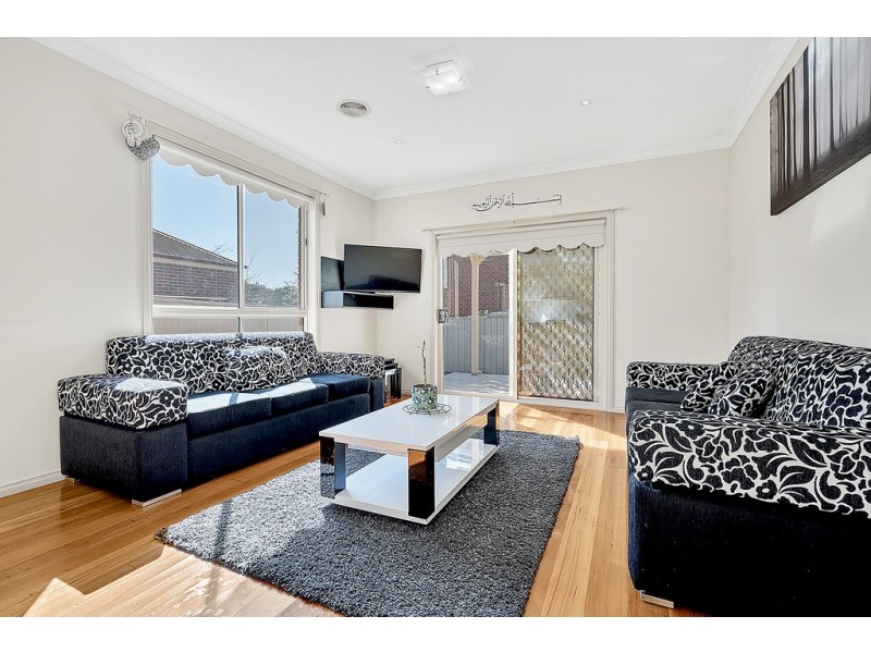 1 Woodlea Crescent, Craigieburn VIC 3064