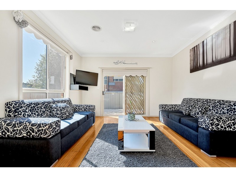 1 Woodlea Crescent, Craigieburn VIC 3064