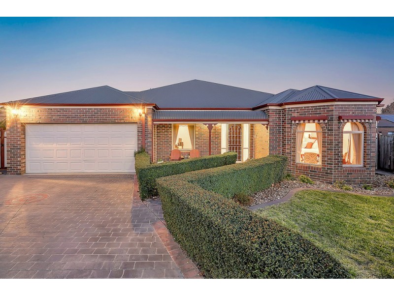 4 Marchmont Rise, Craigieburn VIC 3064