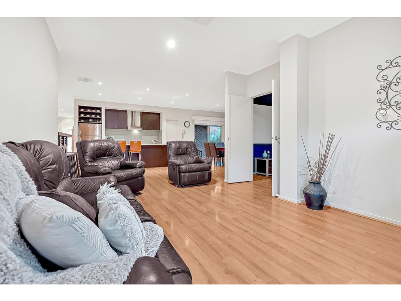 4 Marchmont Rise, Craigieburn VIC 3064