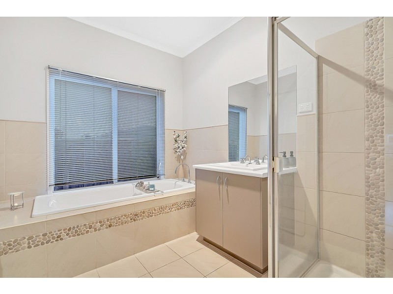 4 Marchmont Rise, Craigieburn VIC 3064