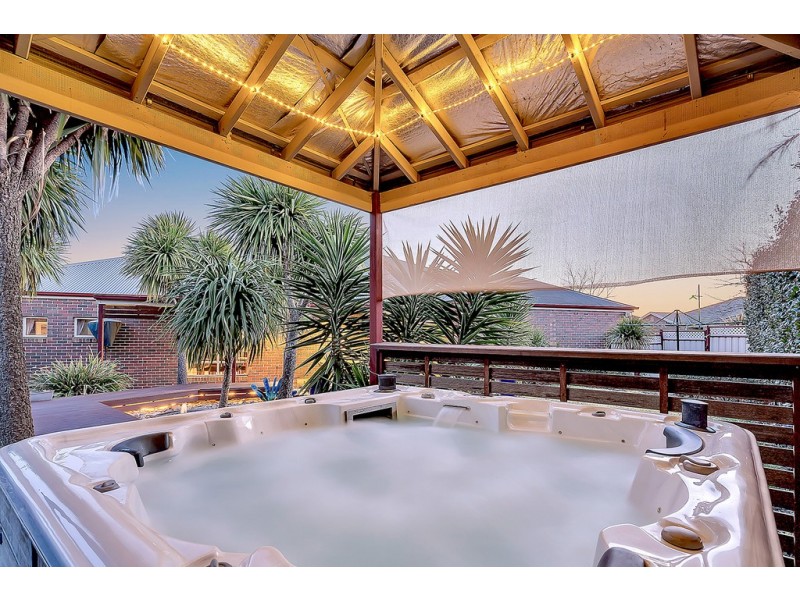 4 Marchmont Rise, Craigieburn VIC 3064