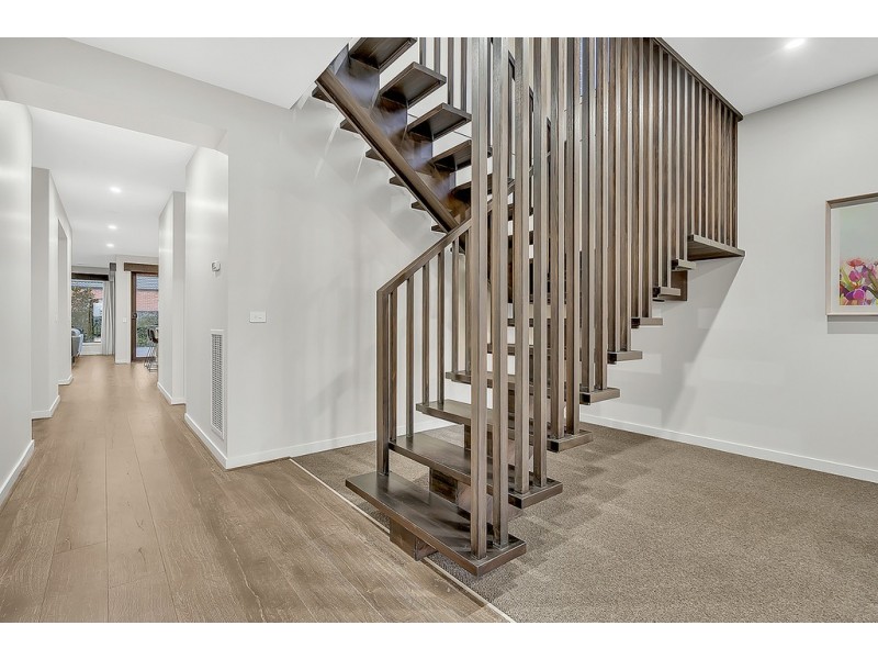 24 Dawnview Crescent, Roxburgh Park VIC 3064