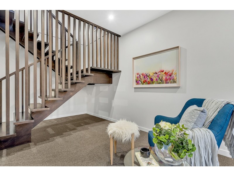 24 Dawnview Crescent, Roxburgh Park VIC 3064