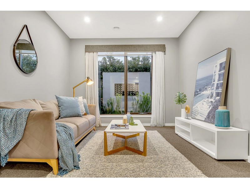 24 Dawnview Crescent, Roxburgh Park VIC 3064