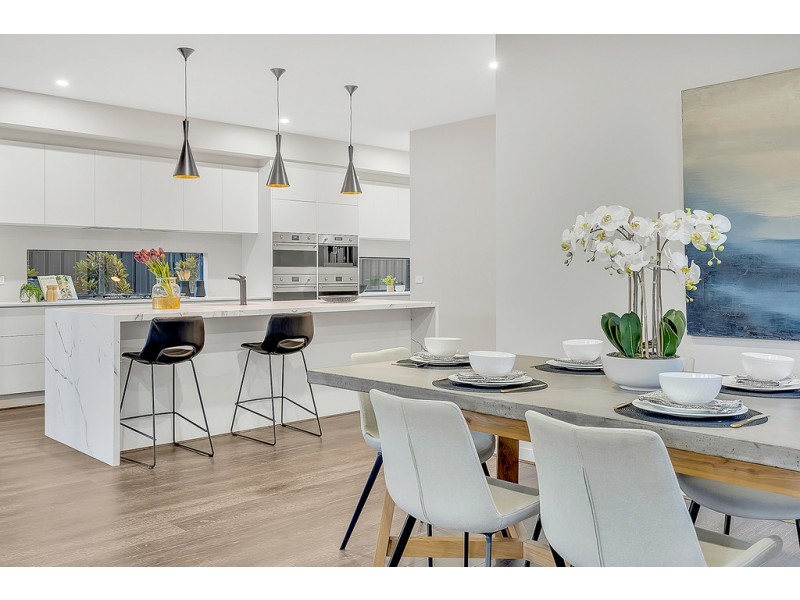 24 Dawnview Crescent, Roxburgh Park VIC 3064