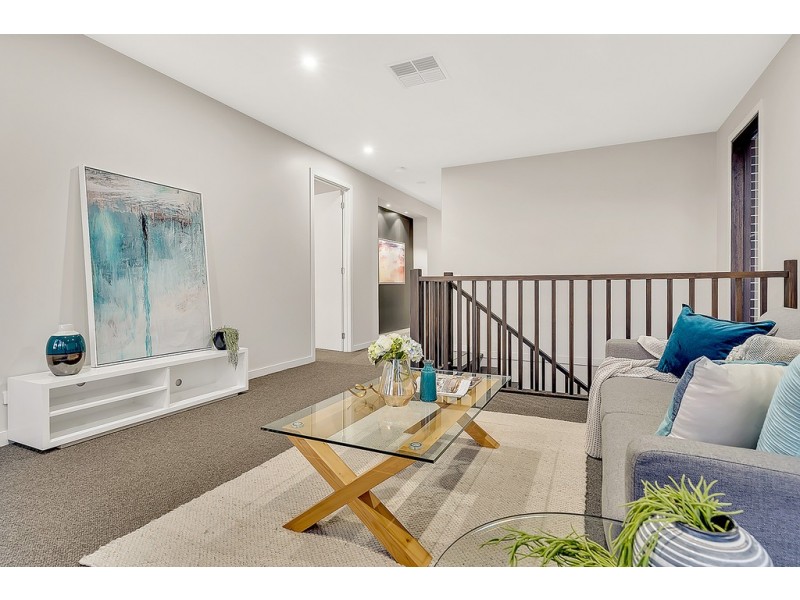 24 Dawnview Crescent, Roxburgh Park VIC 3064
