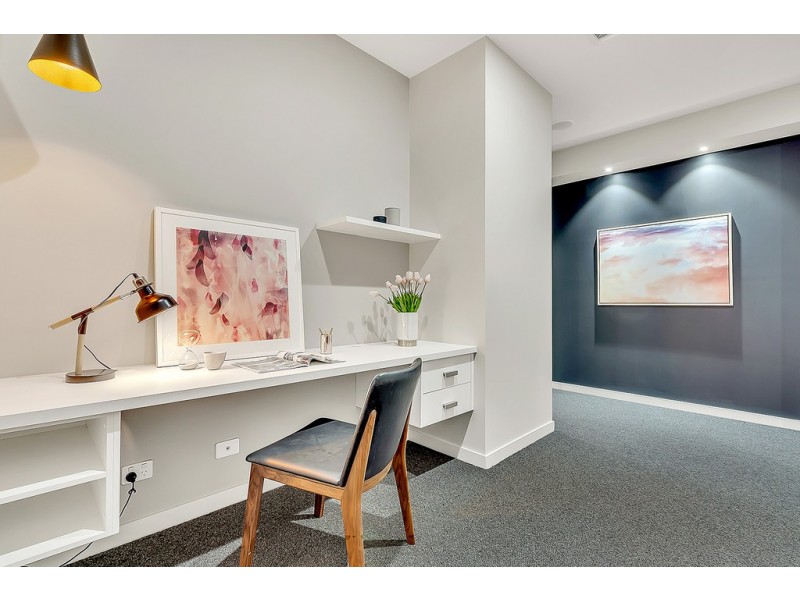 24 Dawnview Crescent, Roxburgh Park VIC 3064
