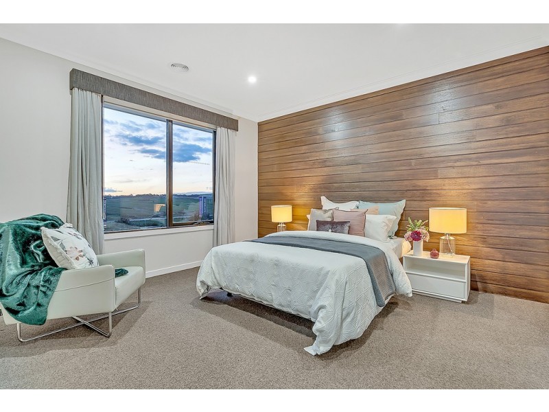 24 Dawnview Crescent, Roxburgh Park VIC 3064