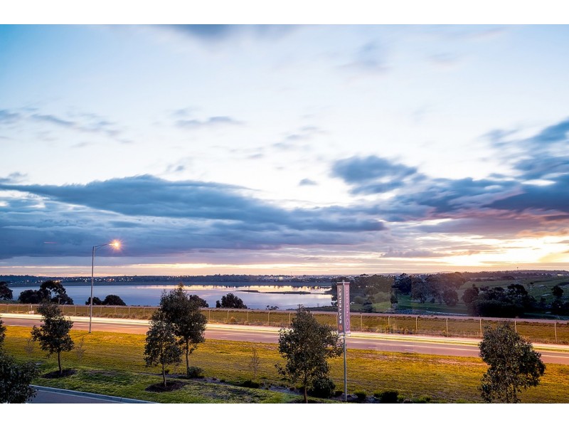 24 Dawnview Crescent, Roxburgh Park VIC 3064