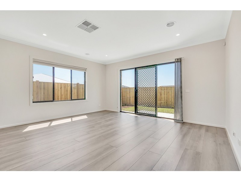 5 Onoway Approach, Mickleham VIC 3064