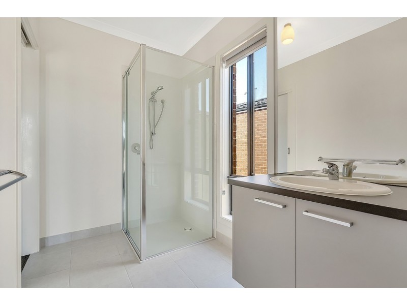 5 Onoway Approach, Mickleham VIC 3064