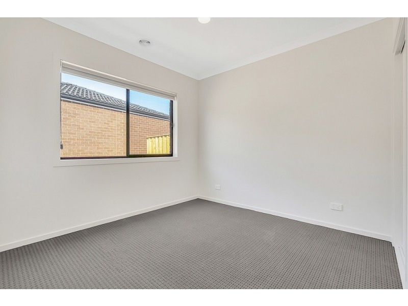 5 Onoway Approach, Mickleham VIC 3064