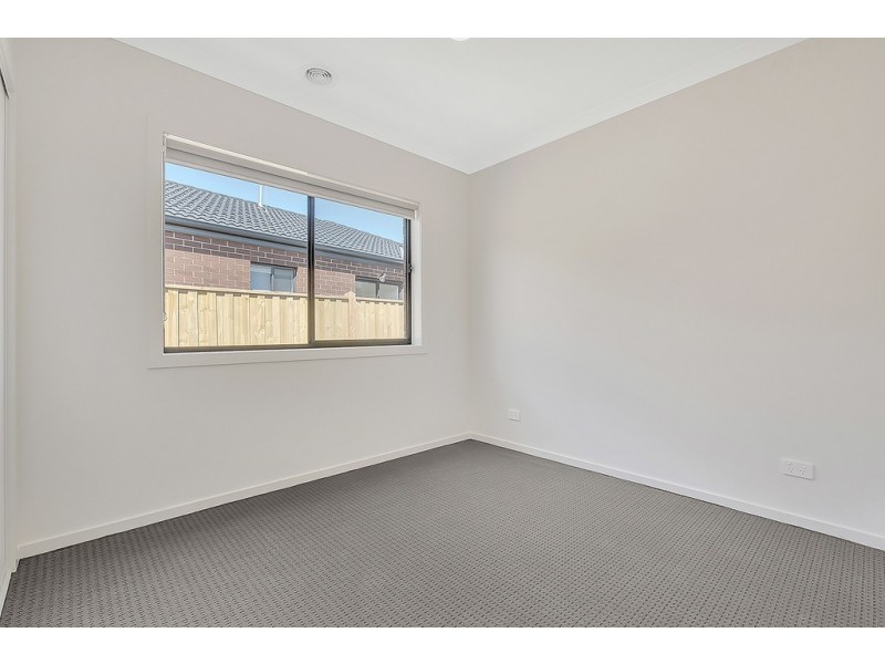 5 Onoway Approach, Mickleham VIC 3064