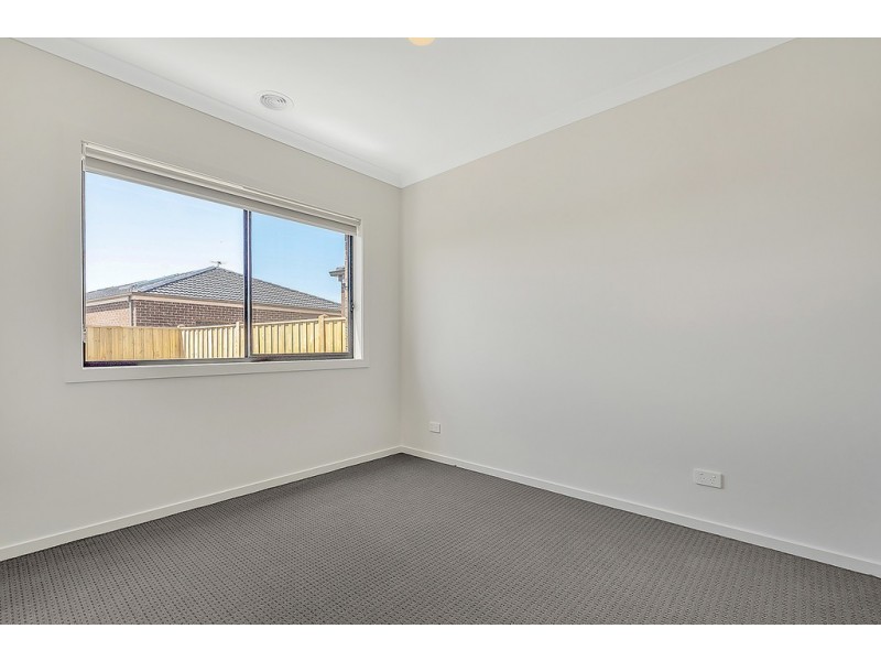 5 Onoway Approach, Mickleham VIC 3064