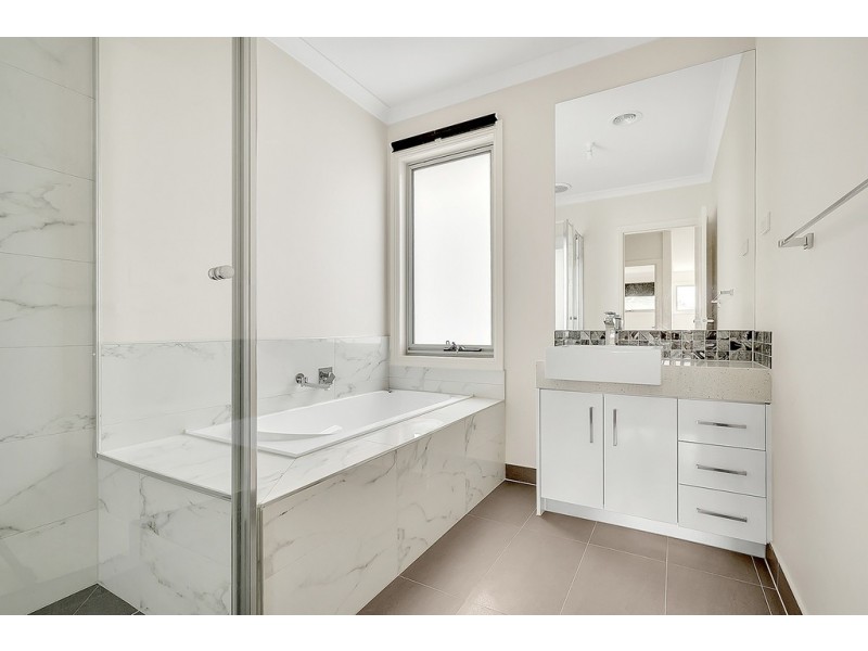 96 Frontier Avenue, Greenvale VIC 3059