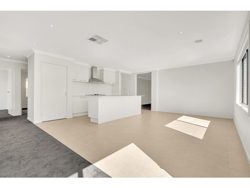 5 Allerby Crescent, Mickleham VIC 3064