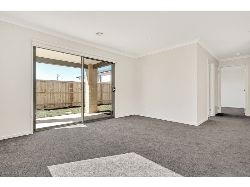 5 Allerby Crescent, Mickleham VIC 3064